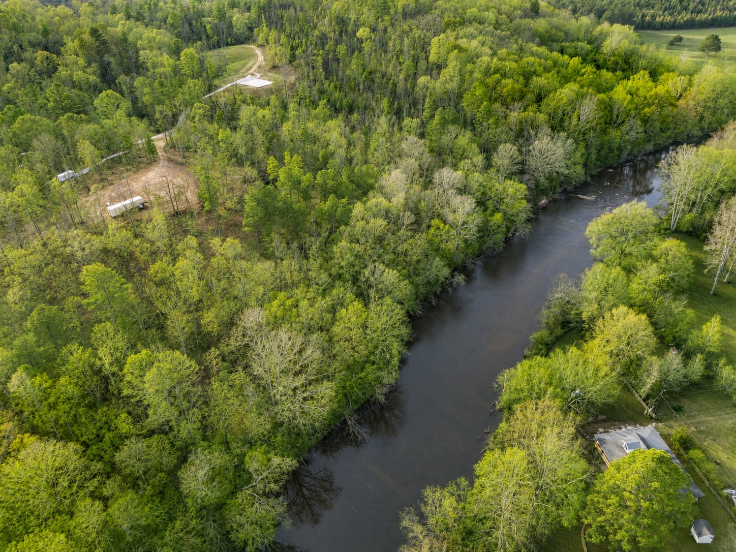 2729 County Rd 203 Heflin AL — wraparound porch with river views