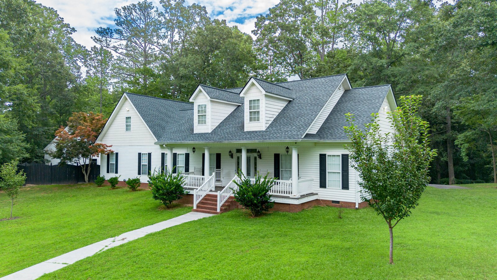 320 Alewine Ave, Tallapoosa, GA — spacious traditional home