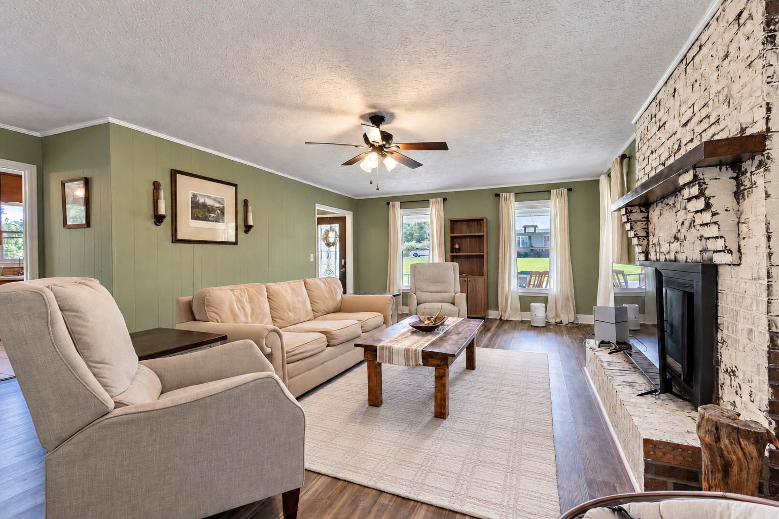 Property gallery photograph 2