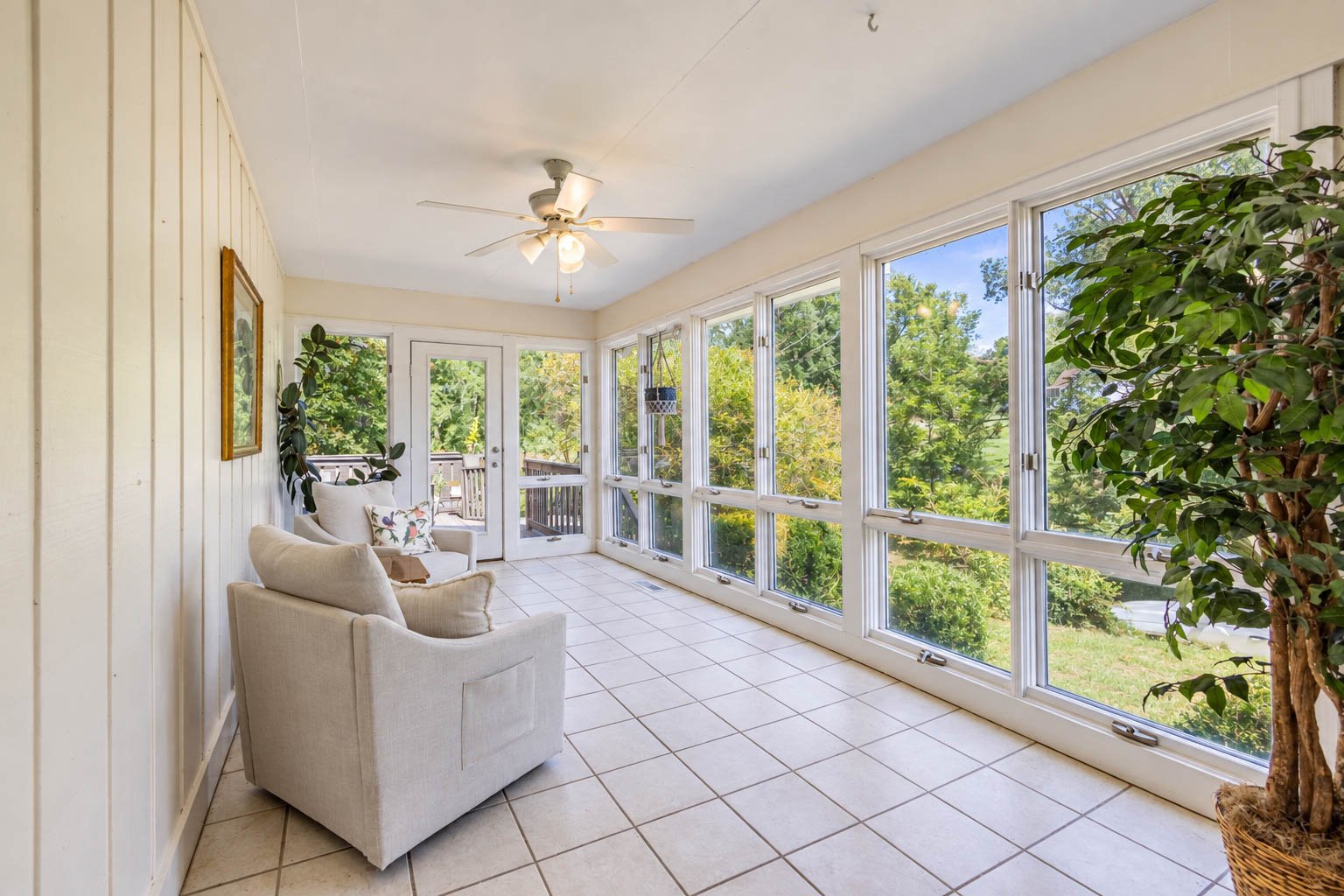 Property gallery photograph 4